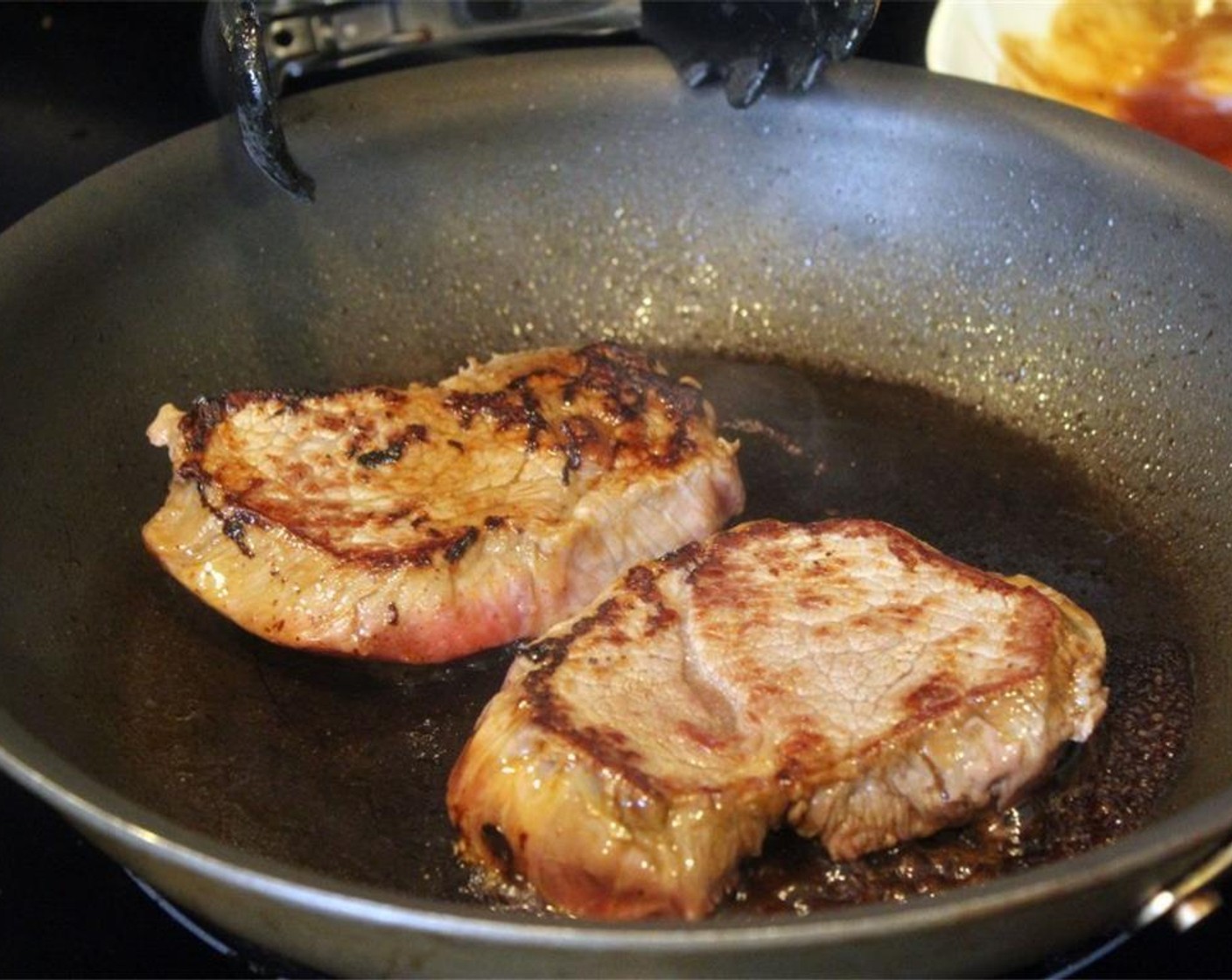 step 6 Cook the steaks for 3-4 minutes on each side until medium-rare and browned on the edges. Remove from the heat, and let rest to cool.