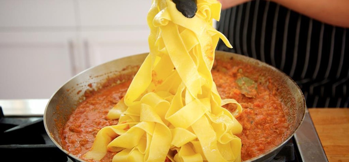 Veal Bolognese with Ricotta Garlic Toasts Recipe | SideChef