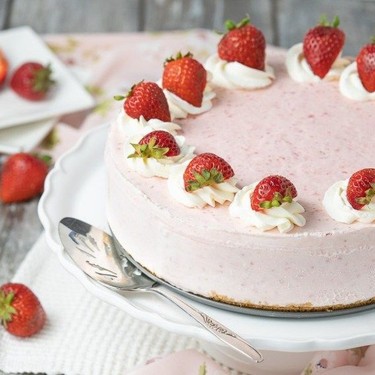 Frozen Yogurt Strawberry Cake Recipe | SideChef