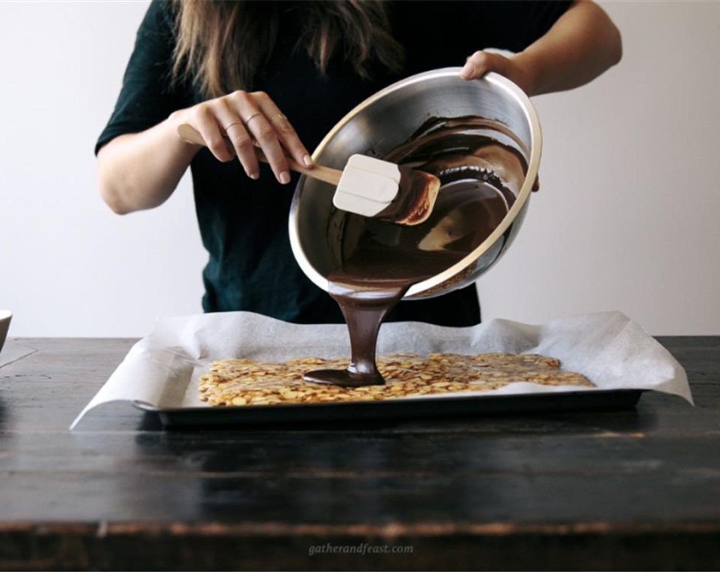 step 4 Spread the tempered chocolate over the cooled honey almonds.