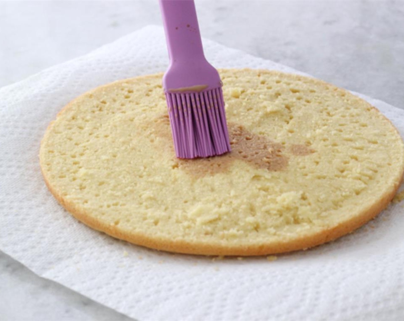 step 23 Brush the bottom of the second half of the cake layer.