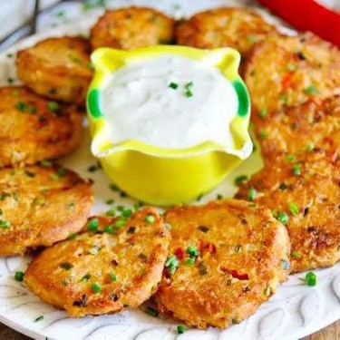 Spicy Spanish Tuna Cakes with Garlic Yogurt Aioli Recipe | SideChef