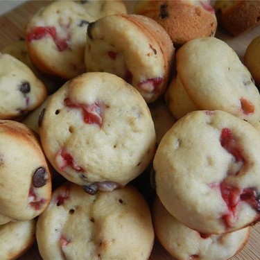 Mini Strawberry Chocolate Chip Muffins Recipe | SideChef