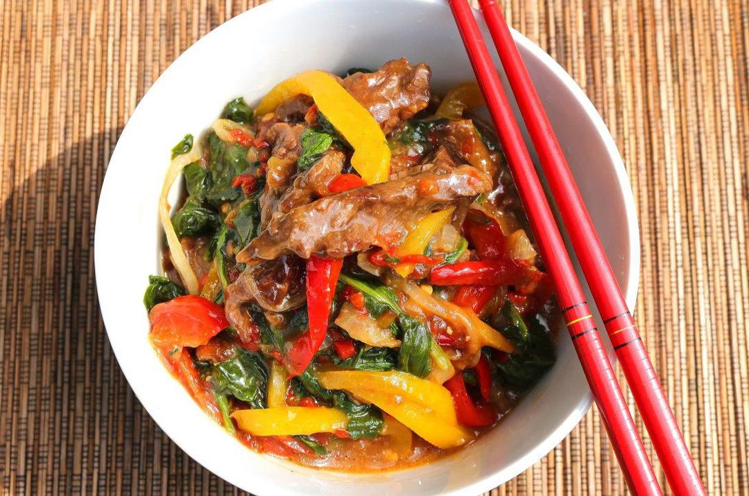 Stir Fried Beef and Spinach in Cherry Peppers Sauce Recipe | SideChef