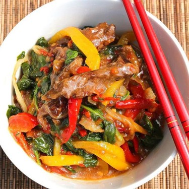 Stir Fried Beef and Spinach in Cherry Peppers Sauce Recipe | SideChef