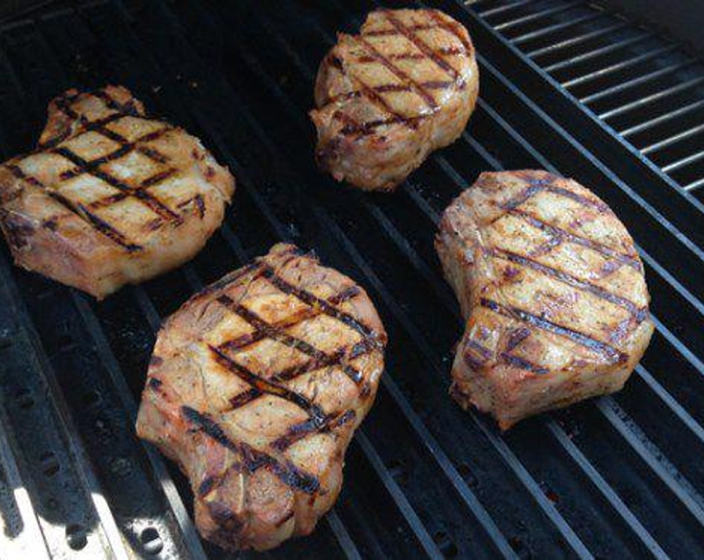 step 5 The cooking process is pretty straight forward. At 400 degrees F (200 degrees C) the chops need about 8-10 minutes to cook to medium. Grill them for 2 minutes then twist the chop ¼ turn. Time another 2 minutes and flip the chops over to the opposite side. Repeat the same process and check the internal temperature. Once they reach 135 degrees F (57 degrees C) internal before taking them off the grill.