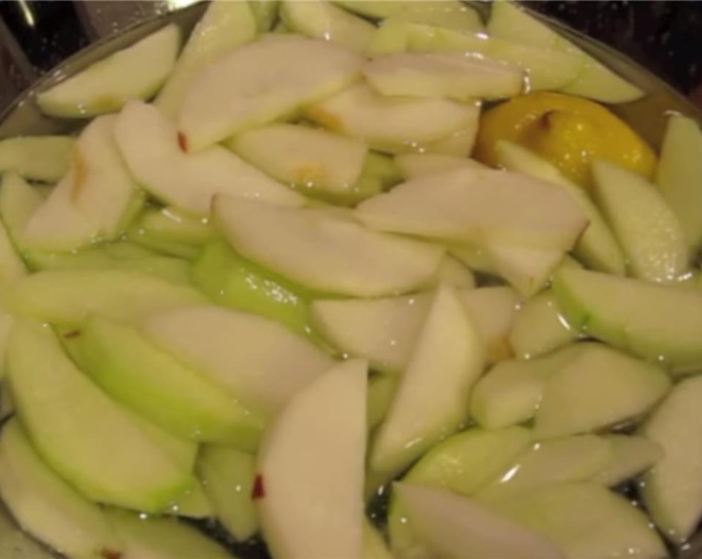 step 3 Slice apples, put all the apples back in the acidulated water and set aside.