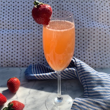 Strawberry French 75 Recipe | SideChef