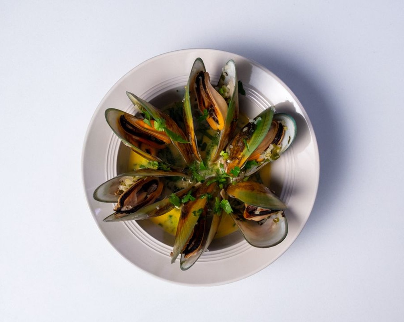 Steamed Mussels with Saffron Sauce