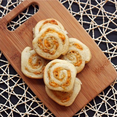 Mini Cheddar Swirl Buns Recipe | SideChef