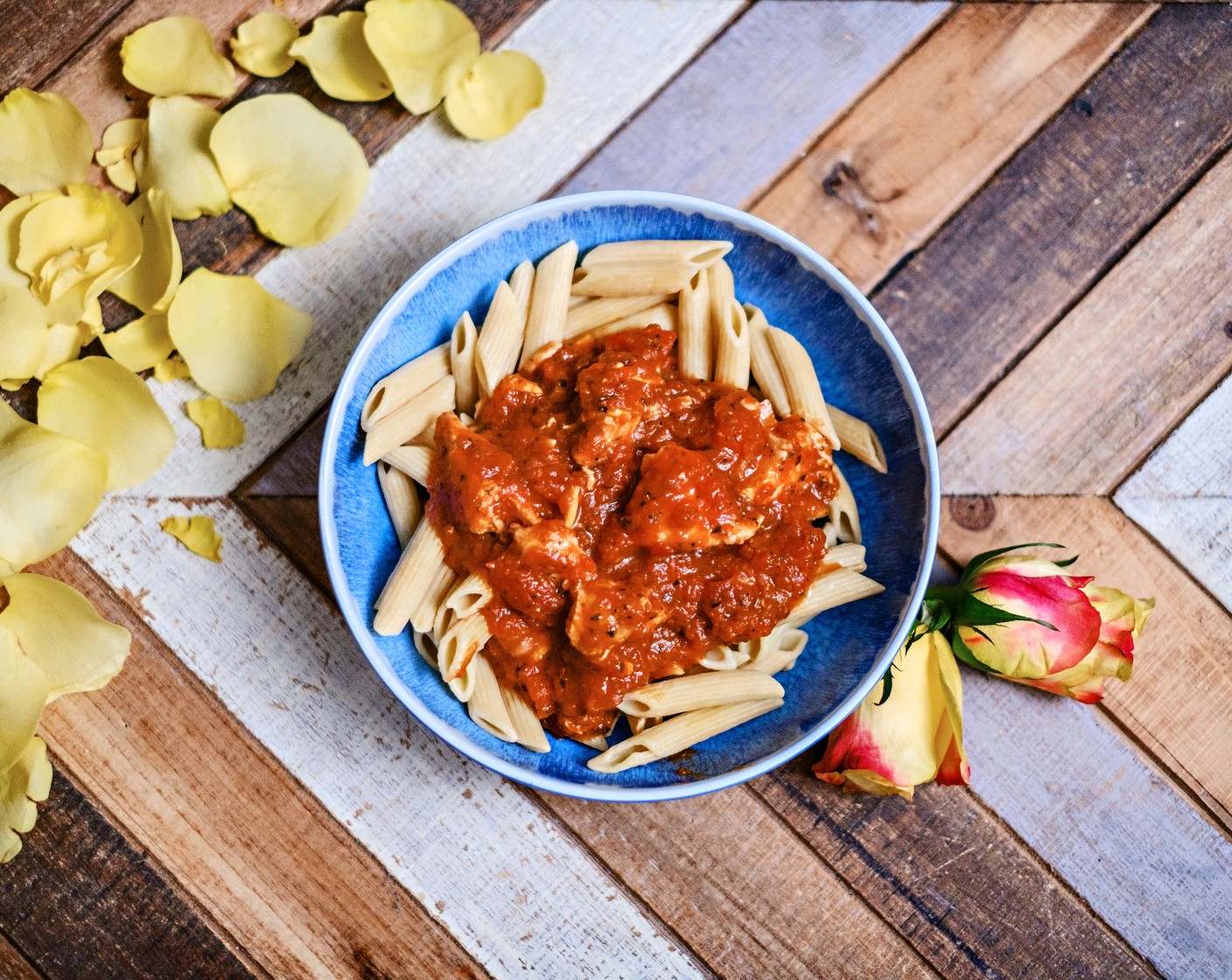 Crockpot Spaghetti Sauce with Chicken and Spinach