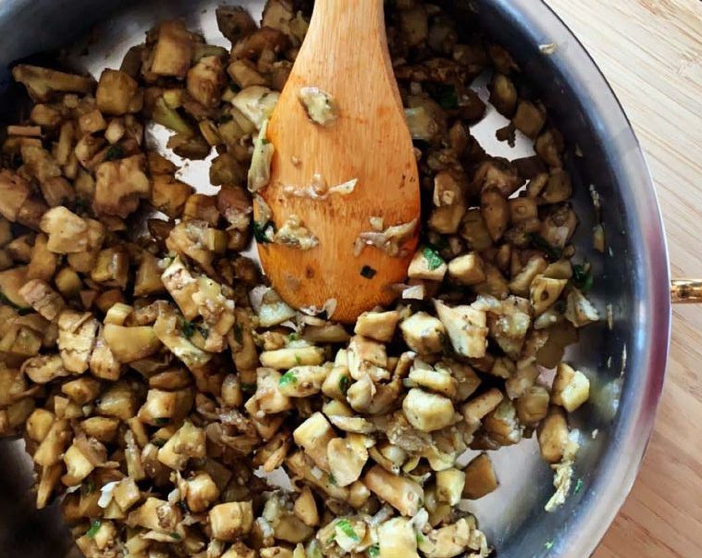 step 6 Chop up the internal part and place it in a skillet with Extra-Virgin Olive Oil (2 Tbsp), Garlic (1 clove), Salt (to taste), Ground Black Pepper (to taste), and Fresh Basil Leaves (to taste). Cook the filling on medium-high until softened.