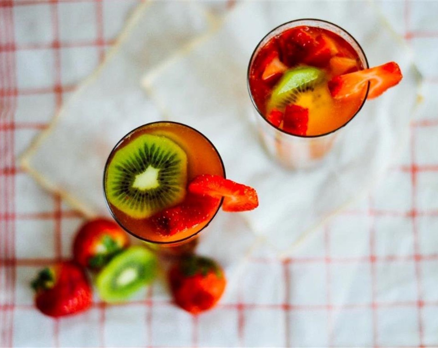 step 4 Garnish with strawberry and Kiwifruit (1).