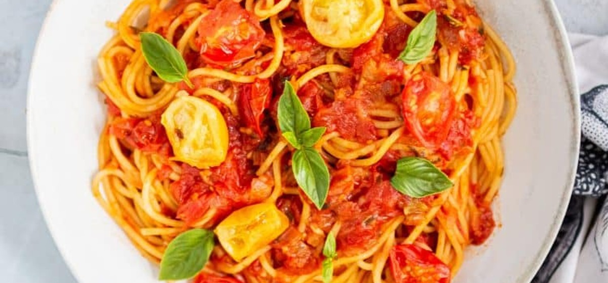 Classic Tomato Spaghetti with Basil Recipe | SideChef