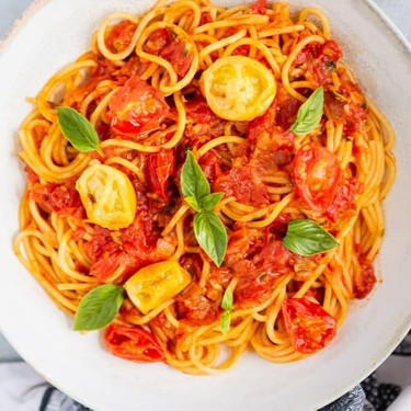 Classic Tomato Spaghetti with Basil Recipe | SideChef