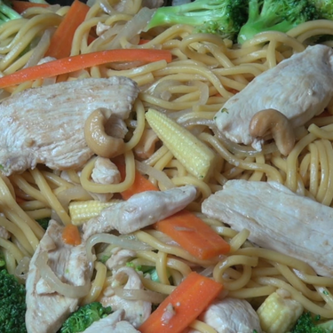 Chicken with Cashew Nuts Stir Fry Recipe | SideChef