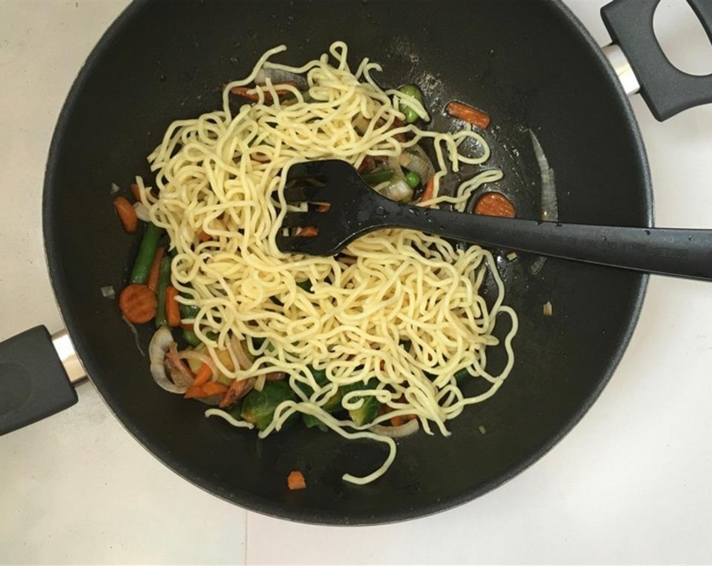 step 4 Stir the vegetables well again and cook them for another minute. Add the Egg Noodles (1 pckg).