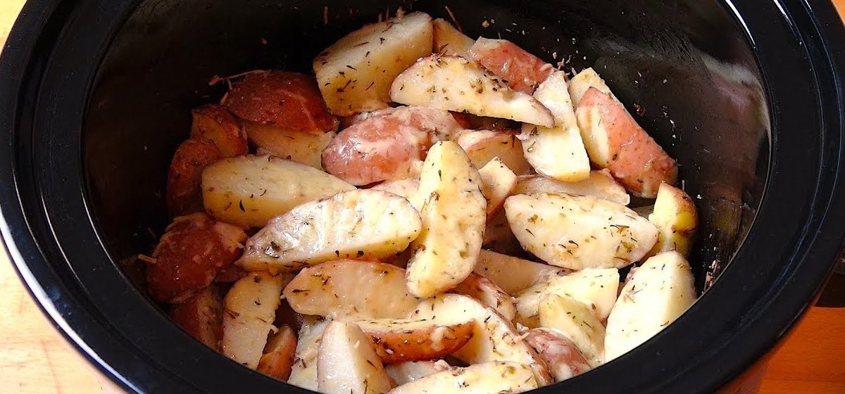 Slow Cooker Garlic Parmesan Potatoes Recipe | SideChef