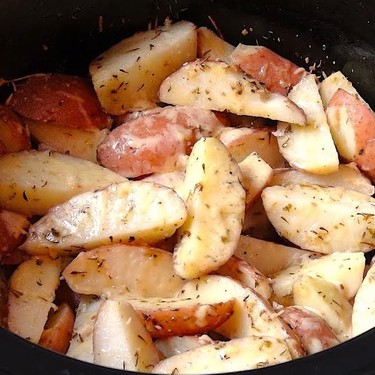 Slow Cooker Garlic Parmesan Potatoes Recipe | SideChef