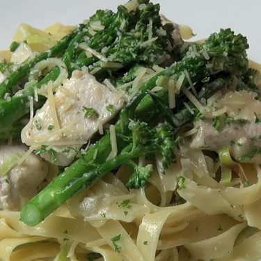 Creamy Chicken and Leek Fettuccine Recipe | SideChef