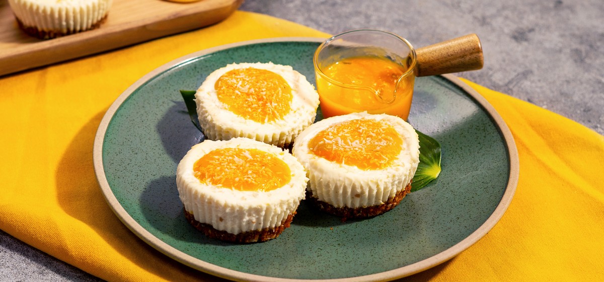 Mini No-Bake Coconut Cheesecake with Mango Purée Recipe | SideChef