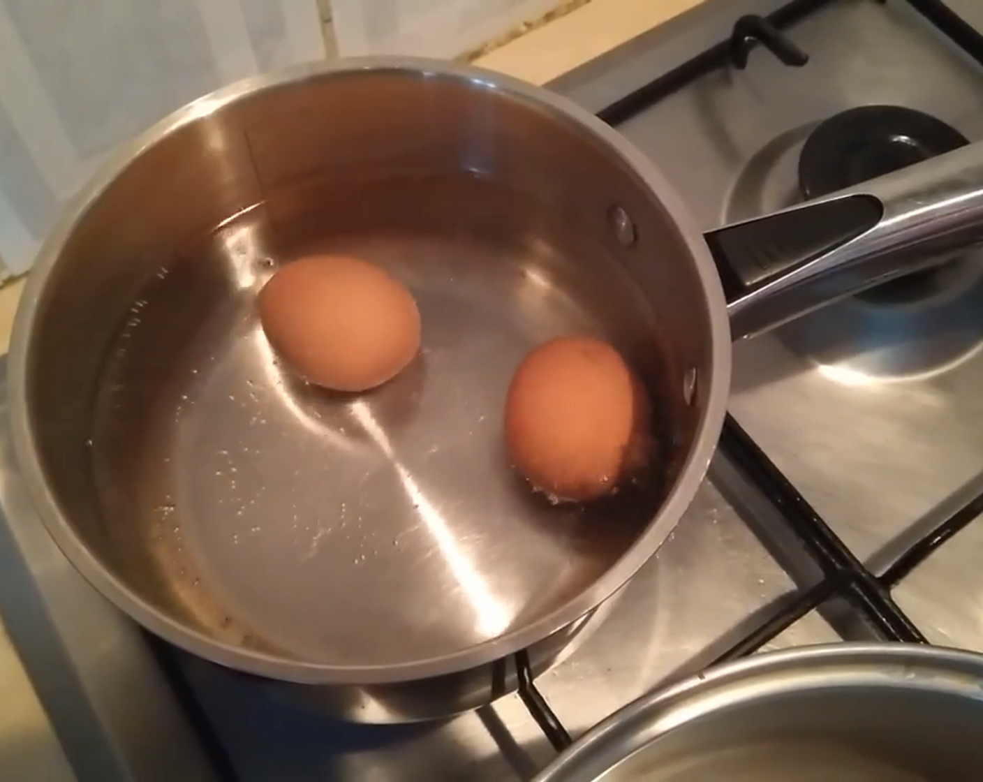 step 2 In a pot with boiling water add the Eggs (2) and cook them for 10 minutes.