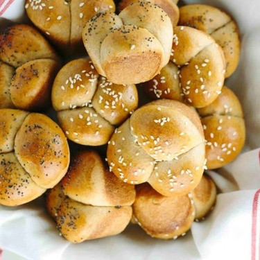 Whole Wheat Cloverleaf Dinner Rolls Recipe | SideChef