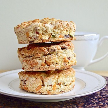 Bacon Cheddar Chive Scones Recipe | SideChef