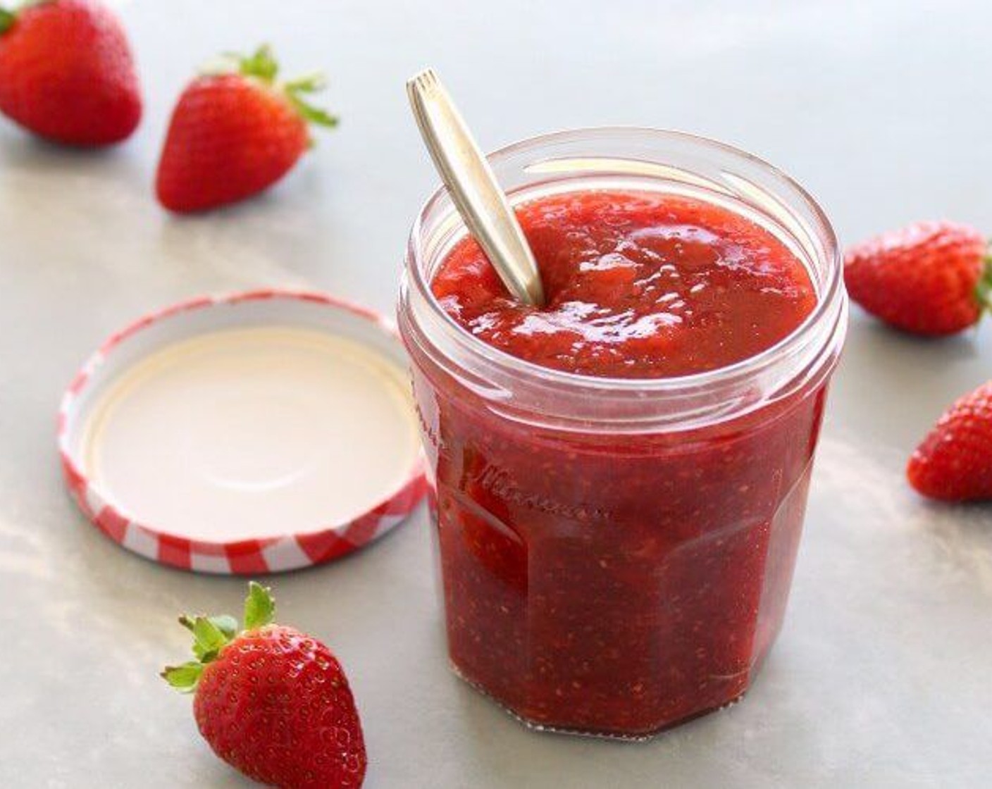 step 5 Pour the jam into glass jars with airtight lids. Store them in the fridge or freezer. Enjoy!