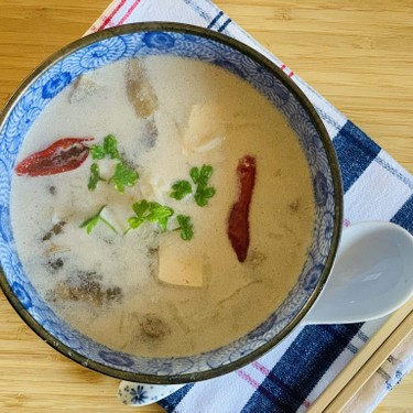 Miso Soup with Mushrooms, Tofu and Rice Noodles Recipe | SideChef