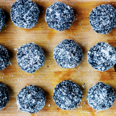 Raw Energy Hemp Balls Recipe | SideChef