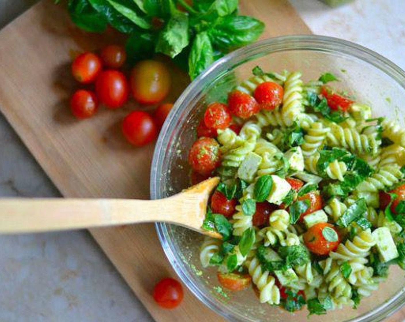 Caprese Pesto Pasta Salad