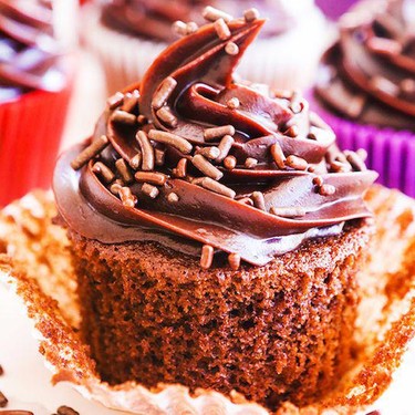 Perfect Chocolate Cupcakes with Chocolate Ganache Frosting Recipe | SideChef