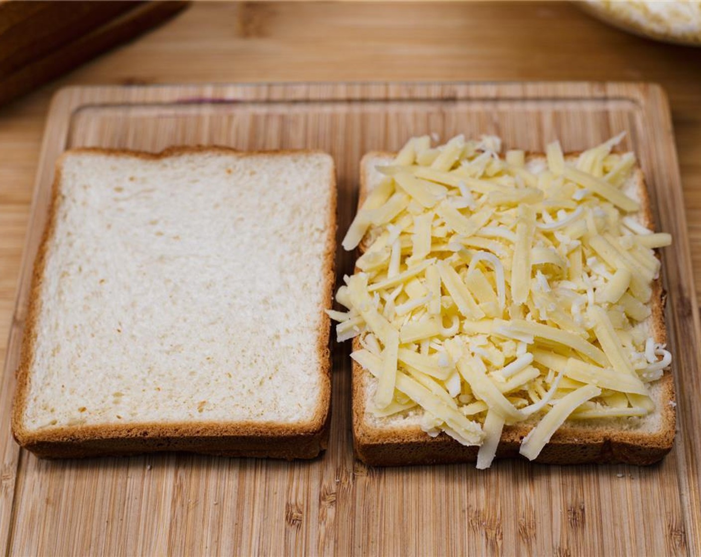 step 5 Sprinkle the other unbuttered side of the bread with Shredded White Cheddar Cheese (2 cups).