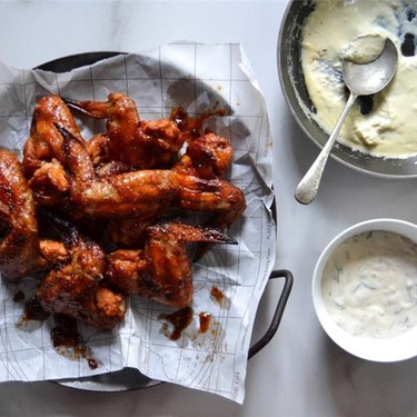 Hotwings with Blue Cheese Dipping Sauce Recipe | SideChef