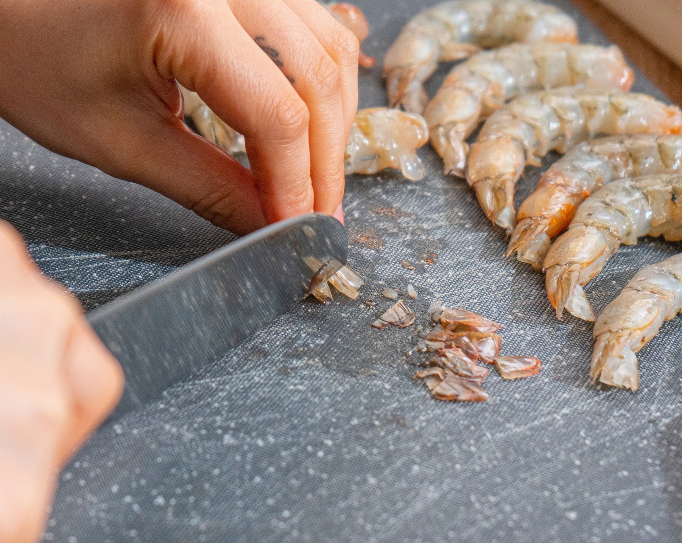 step 4 Cut off the tips of prawn tails, and scrape out the water in the tail. This is to prevent the water from popping when frying.