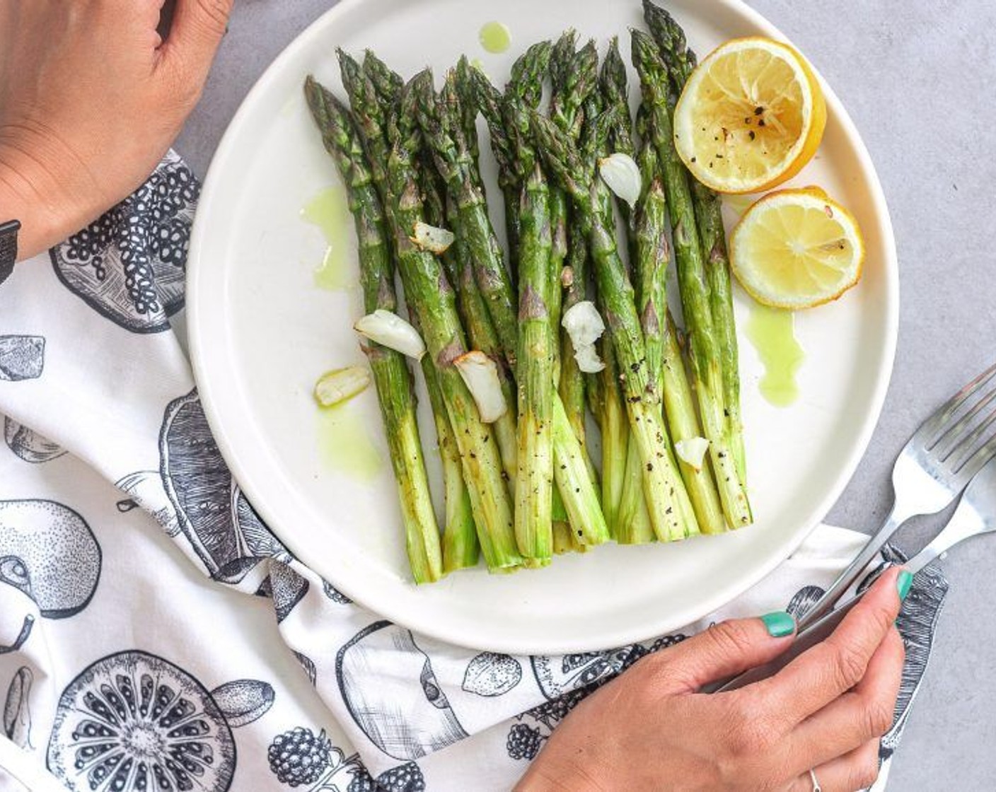 Roasted Asparagus with Garlic and Lemon