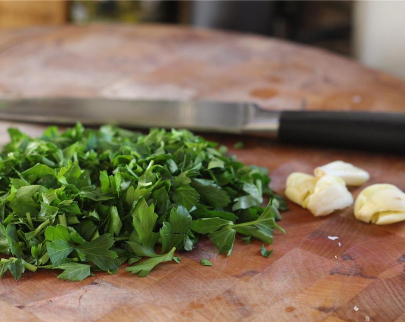 step 1 Give a rough chop to Fresh Parsley (1 bunch) and crush the Garlic (4 cloves).