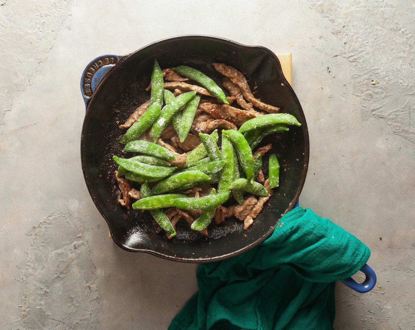 step 4 Add the Frozen Sugar Snap Peas (1 bag) and sauce. Simmer for 3-4 minutes, stirring frequently, until the sauce is thick and glossy.