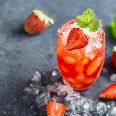 Strawberry Mint Rum Cocktails Recipe | SideChef