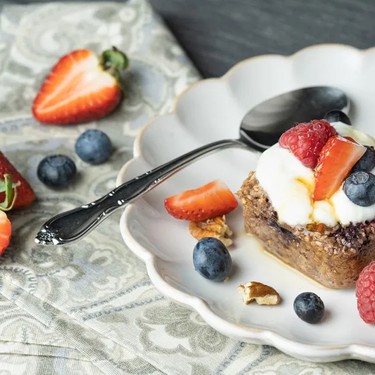 Baked Berry and Coconut Oatmeal Recipe | SideChef