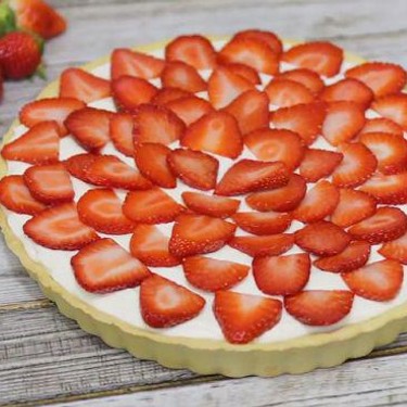 Fresh Strawberry Cheesecake Tart Recipe | SideChef