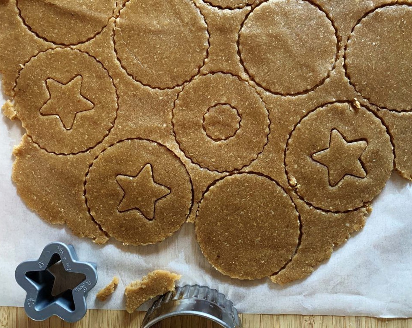 step 5 Using round cookie cutters, cut out about 20 circles. In 10 of them make an additional central hole using a smaller cutter. Refrigerate 30 minutes. The cookies are very soft so handle them carefully to avoid them breaking.