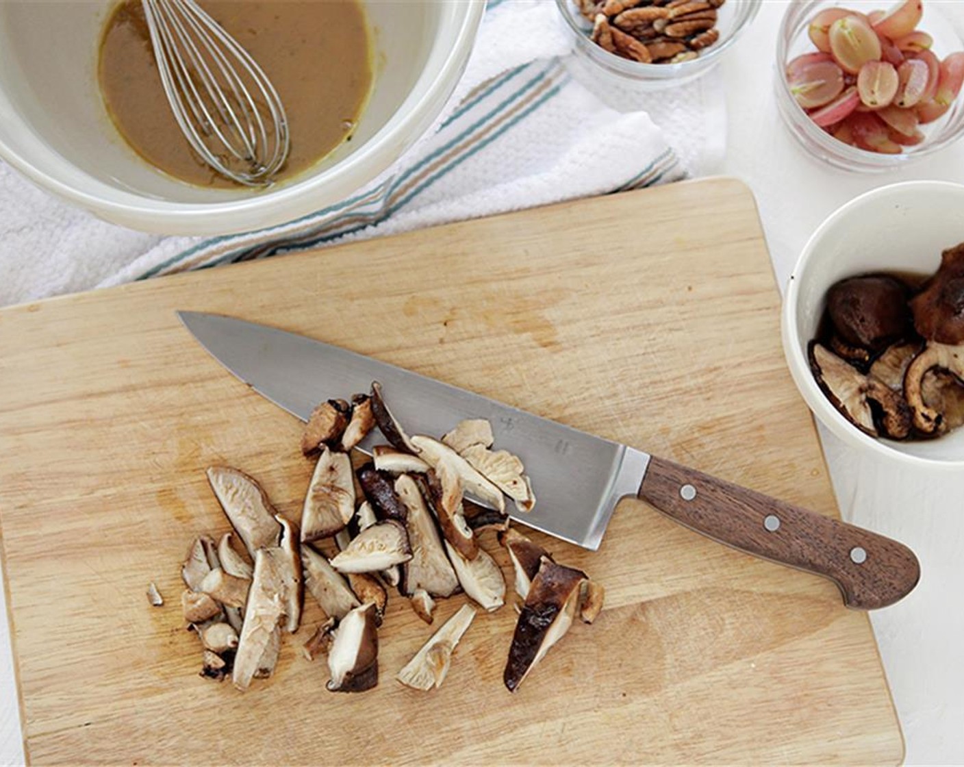 step 7 Slice the mushrooms and add them along with the mushroom liquid to the bowl with the vinaigrette.