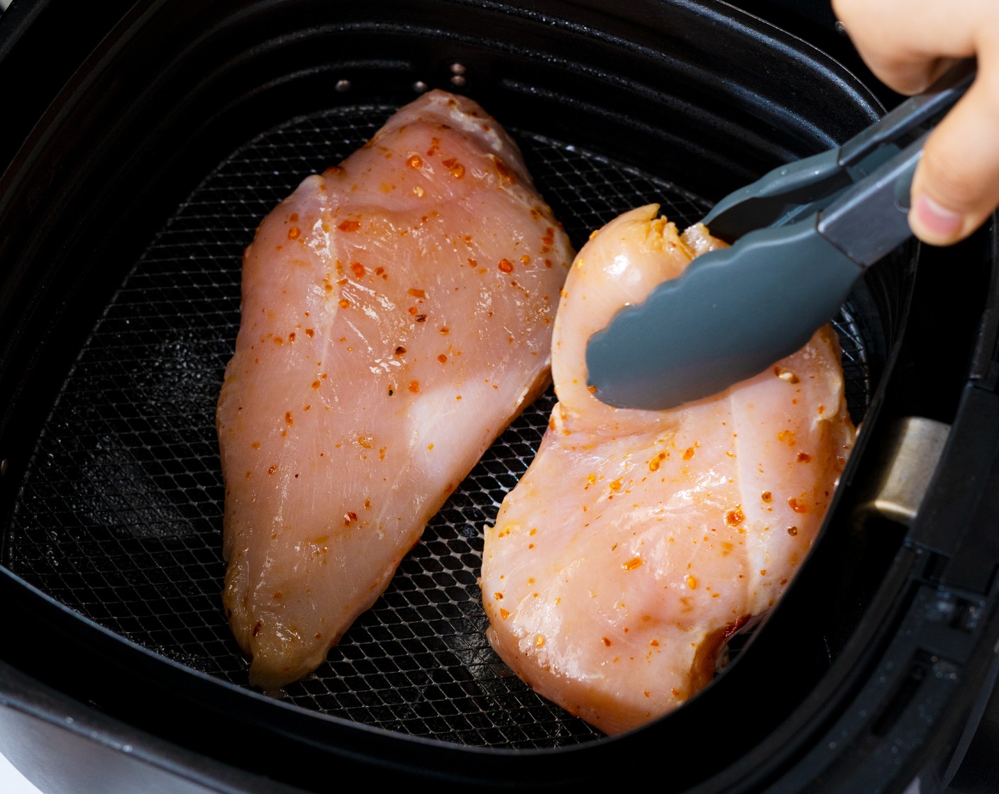 step 5 Spray the basket with oil, then place the chicken breast in. Cook for 5 minutes at 375 degrees F (190 degrees C).