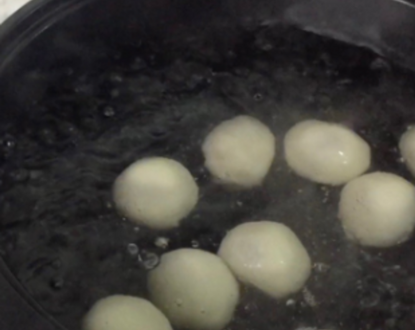 step 23 To cook the glutinous rice balls, first boil a pot of water. Then put in the glutinous rice balls. Be sure not to overcrowd the pot. Stir occasionally to prevent sticking.