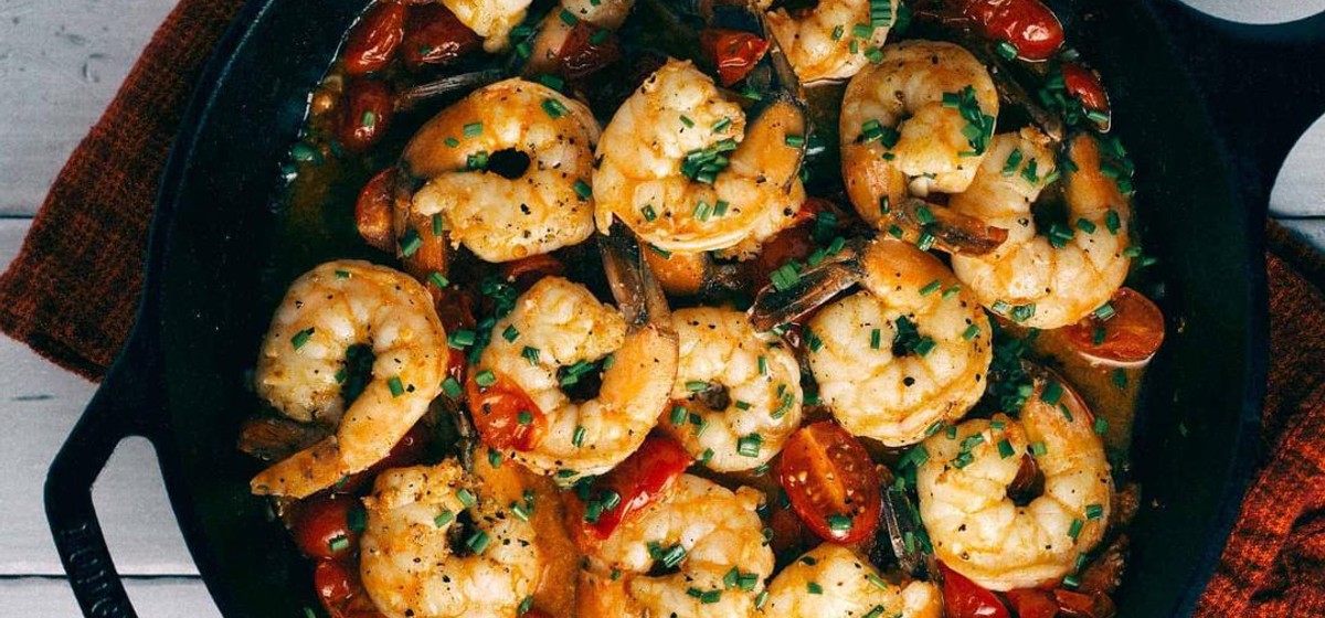 Jumbo Spicy Garlic Shrimp and Tomato Skillet Recipe | SideChef