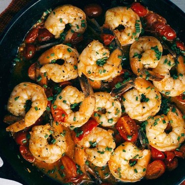 Jumbo Spicy Garlic Shrimp and Tomato Skillet Recipe | SideChef