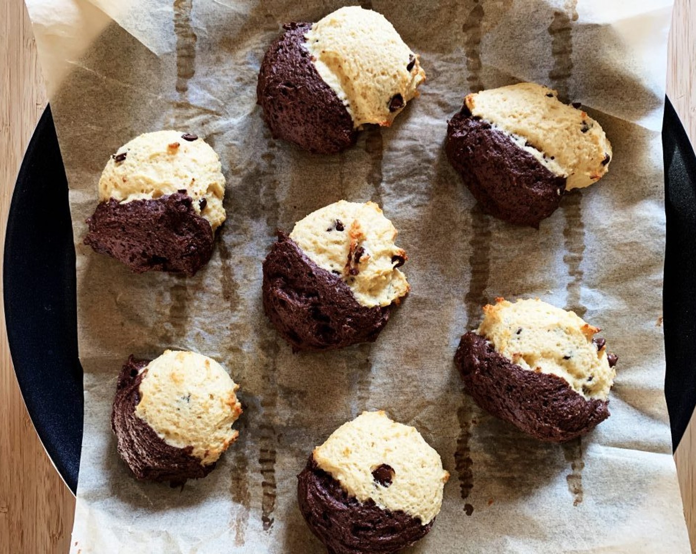 step 7 Bake in the preheated oven at 350 degrees C (180 degrees C) for about 12-15 minutes.