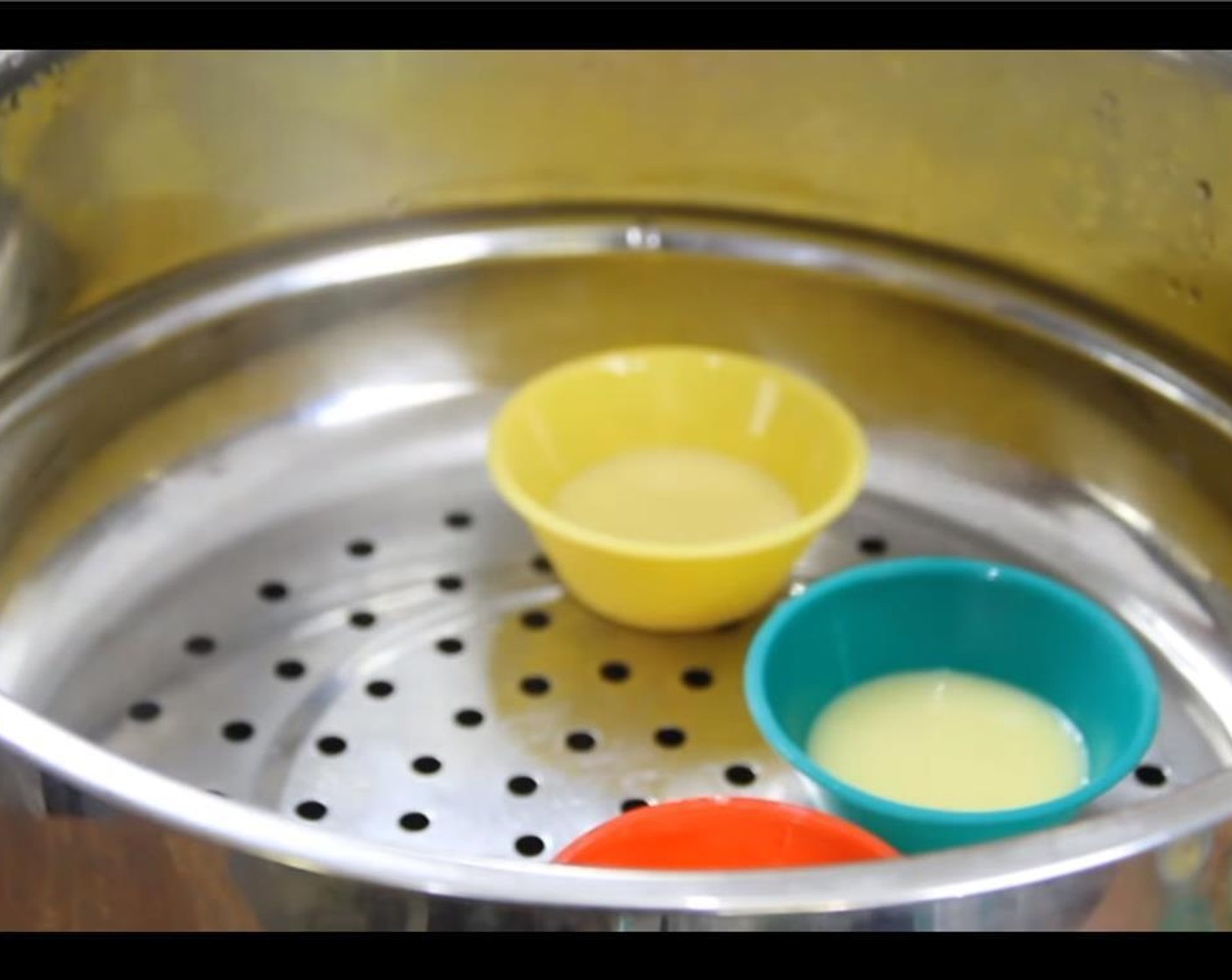 step 4 Place the molds in a steamer, on low heat, for 8 minutes. Remove them from the steamer and set them aside.